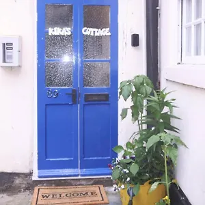 Holiday home Kikas Cottage, Rear 89 Church Street, White Horse Yard, Whitby